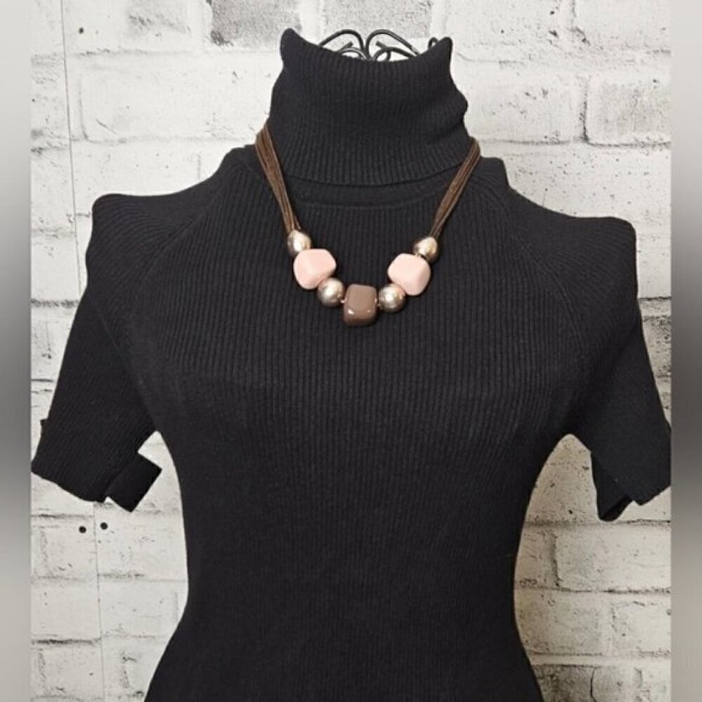 Chunky Geometric Bead Statement Choker – Neutral Acrylic & Gold Accents
